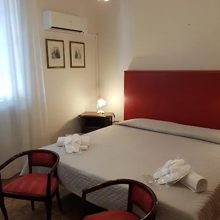 Pagoda Hotel 2*